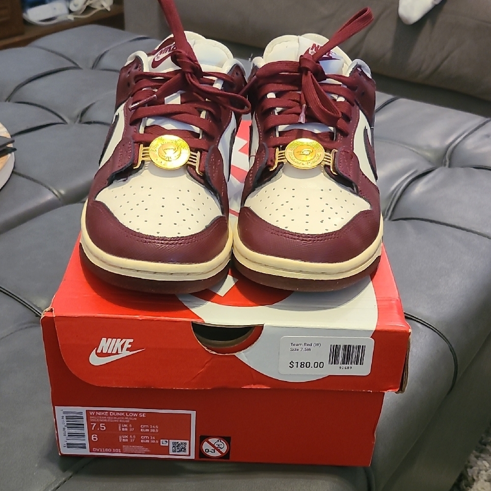Nike Dunk Low SE Sisterhood Team Red - Picture 2 of 10